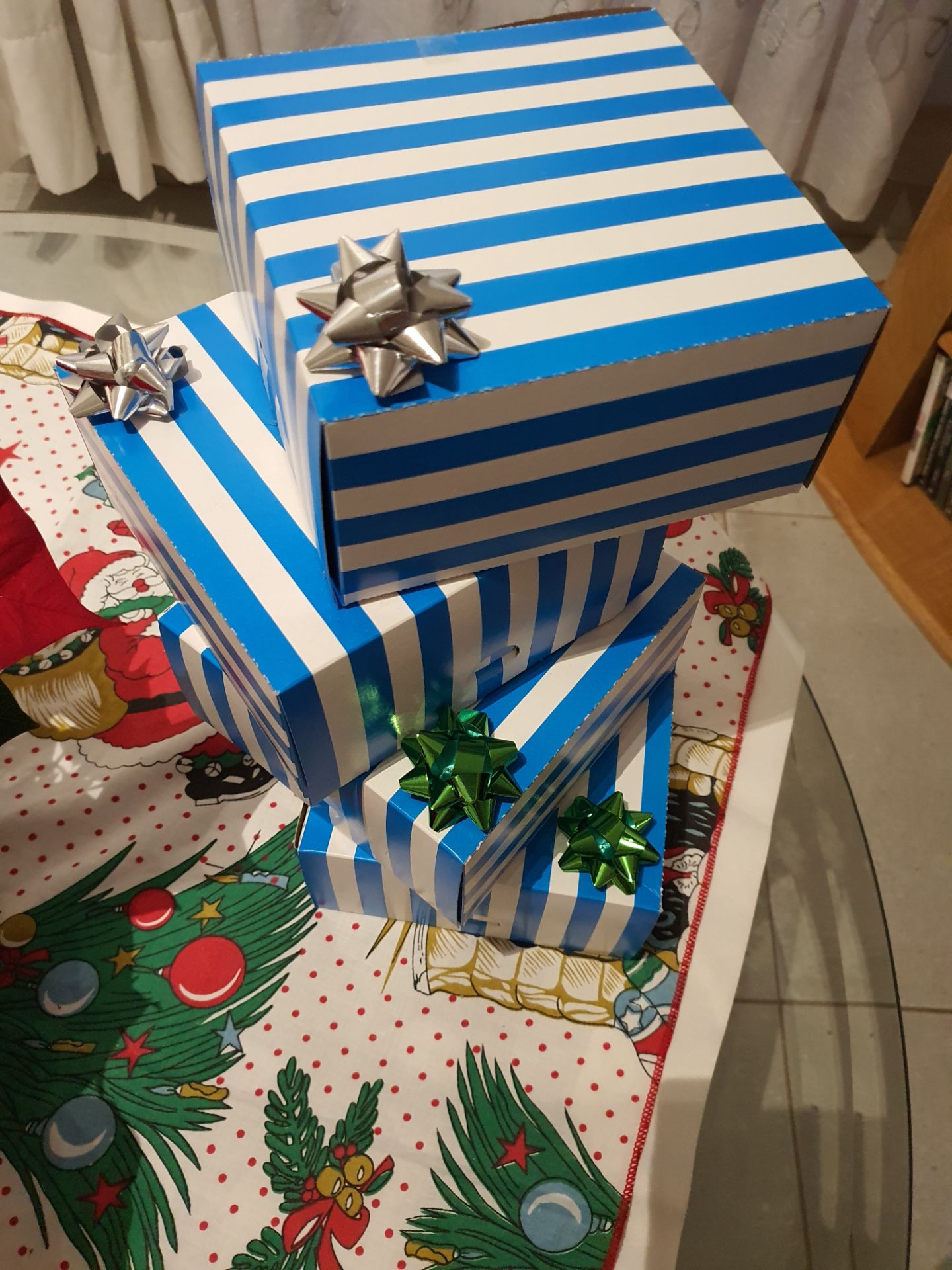 Gift wrapping Gift wrapping